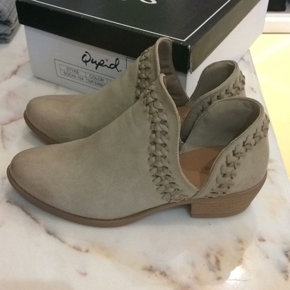 NIB Taupe Ankle Boots!